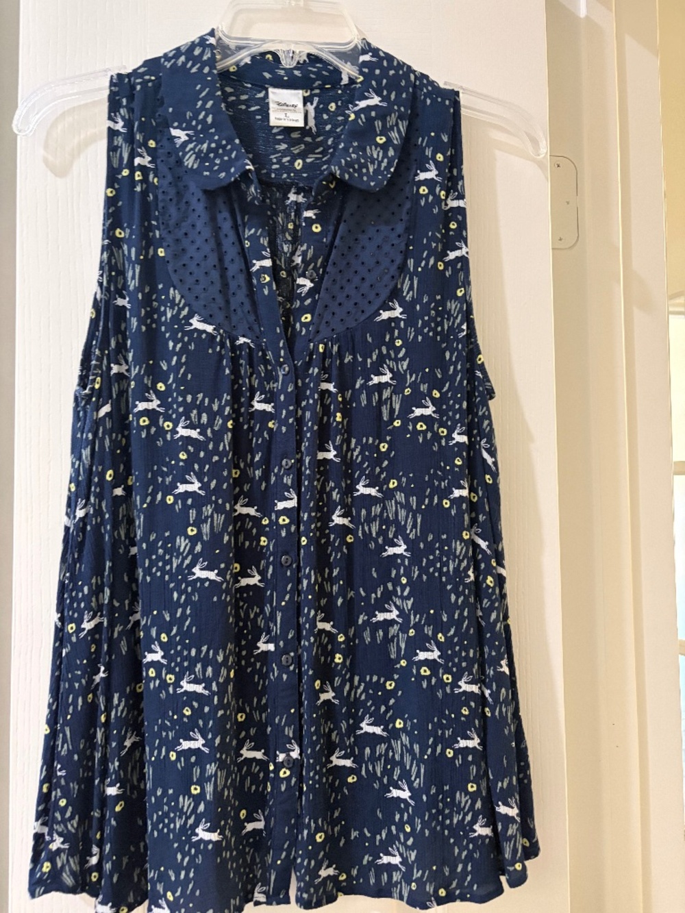 Disney "Alice in Wonderland" Navy Sleeveless Top with Eyelet Trim Size L